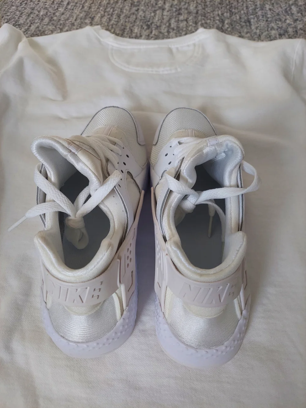 Nike Kids White & Cream Huarache Sneakers - With Box